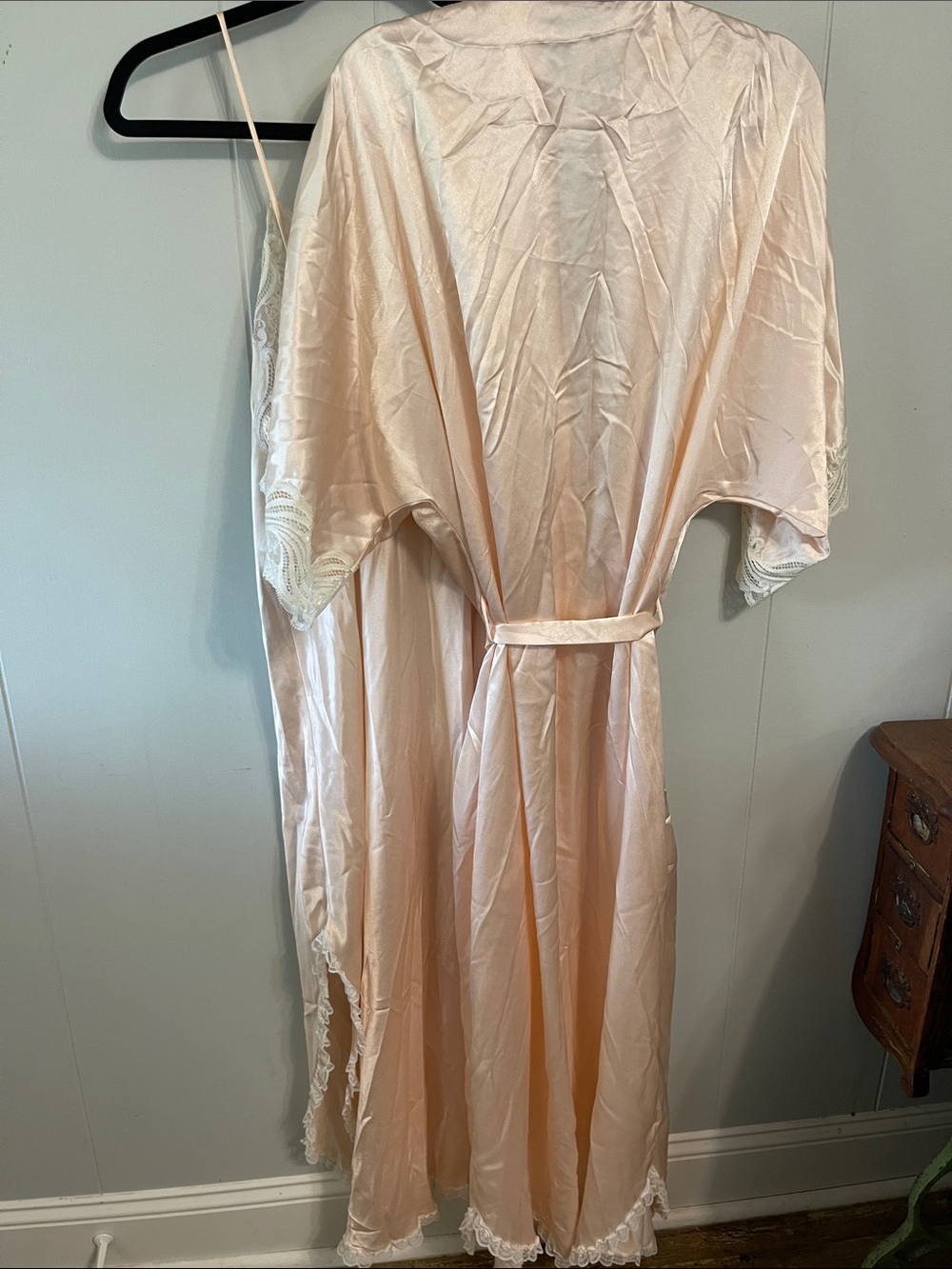 Vintage Christian Dior peach lace trimmed nightgown and robe set medium - Picture 8 of 16